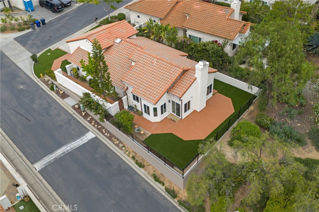 1723 Larkhaven Glen