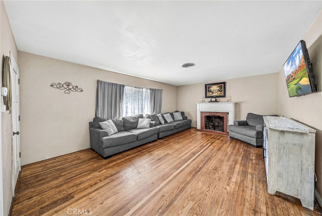 345 S Juanita Street