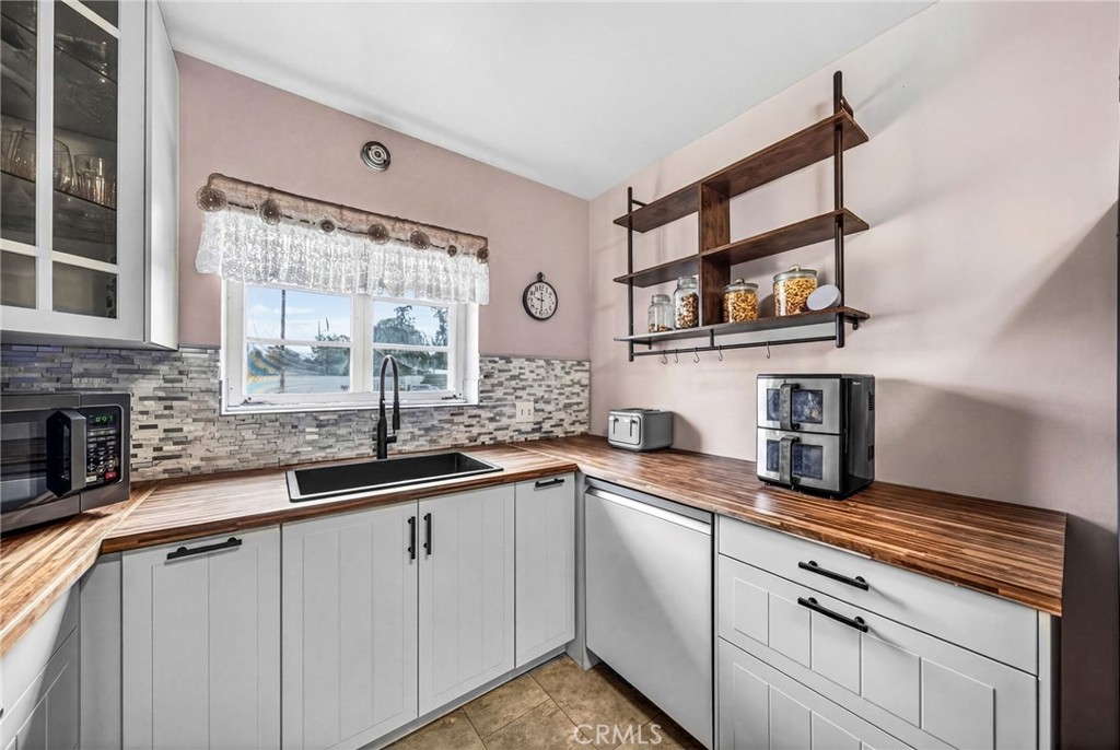 345 S Juanita Street