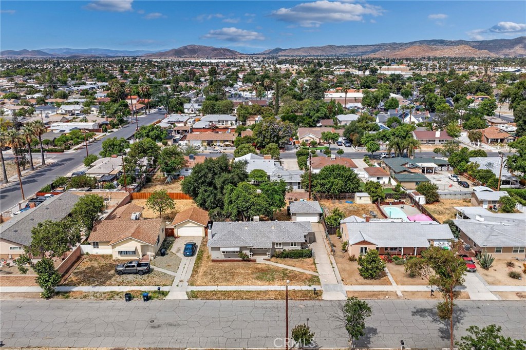 345 S Juanita Street