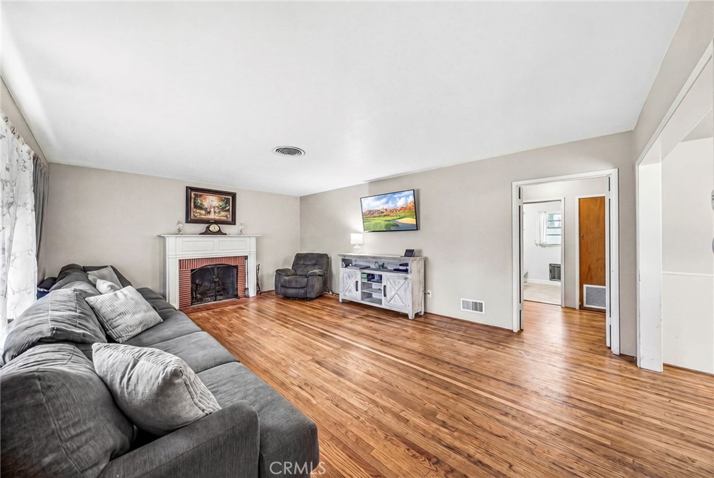 345 S Juanita Street