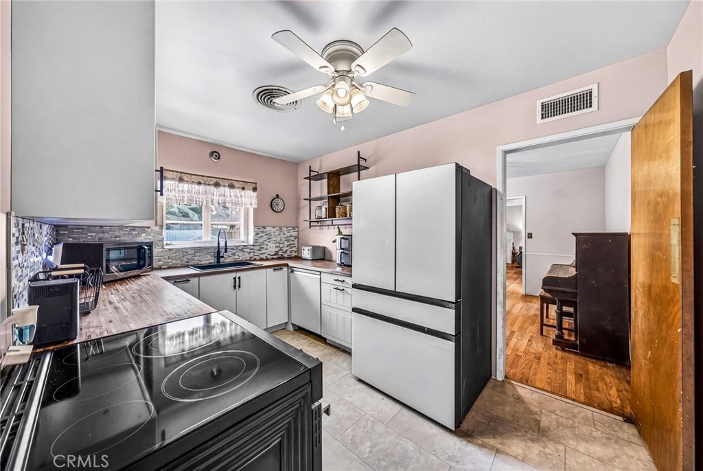 345 S Juanita Street