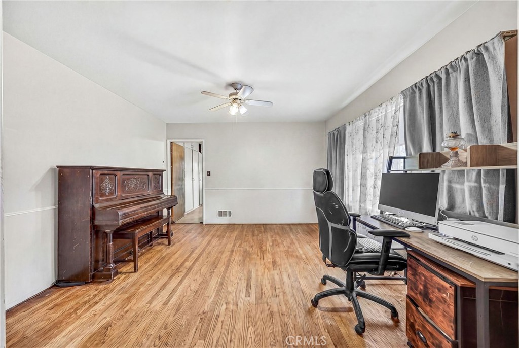 345 S Juanita Street