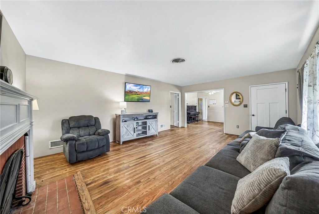 345 S Juanita Street