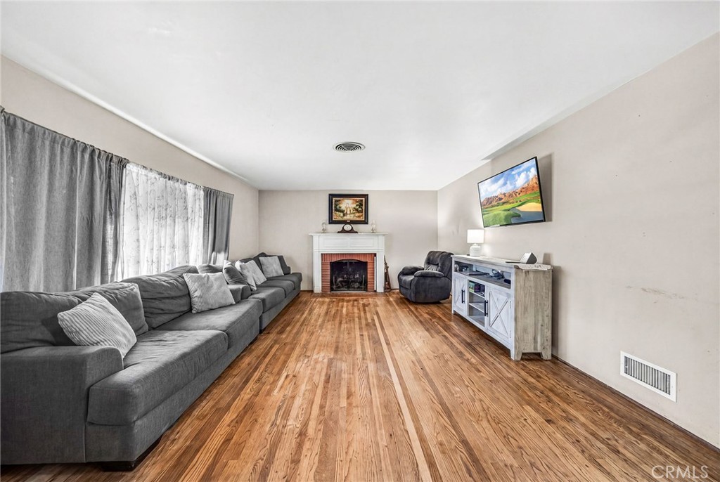 345 S Juanita Street