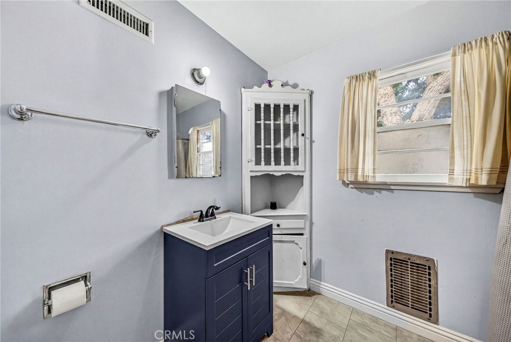 345 S Juanita Street