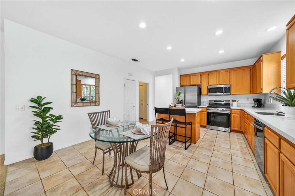 28502 Oasis View