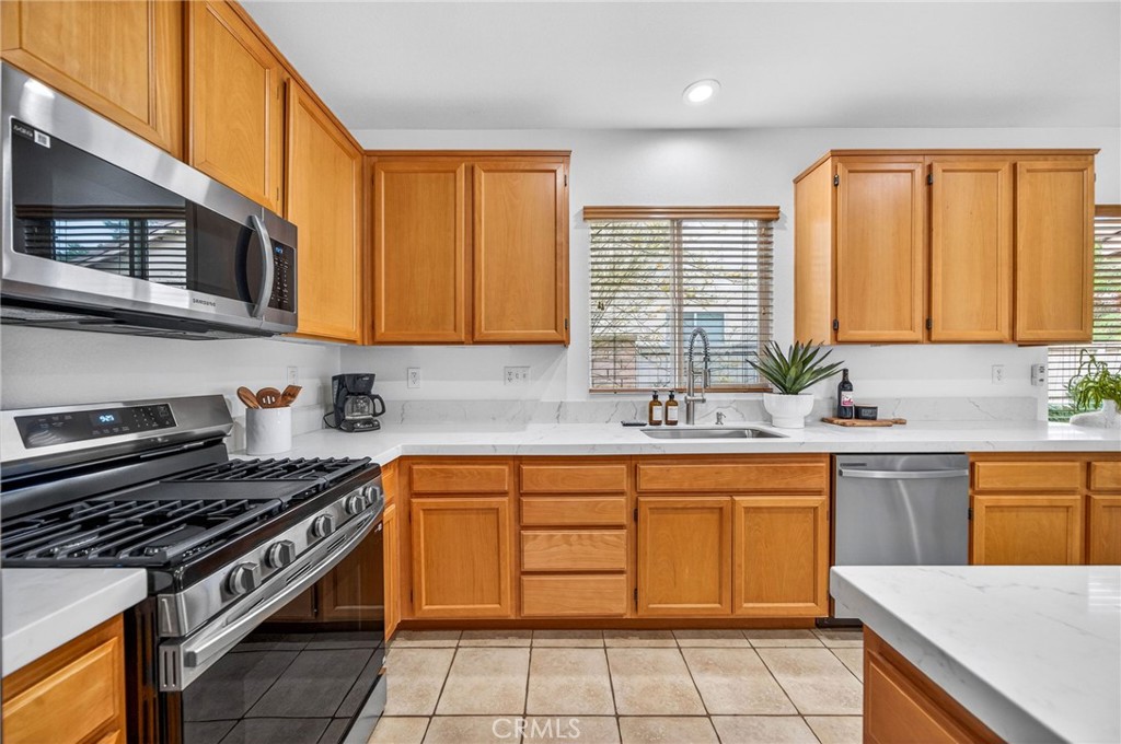 28502 Oasis View