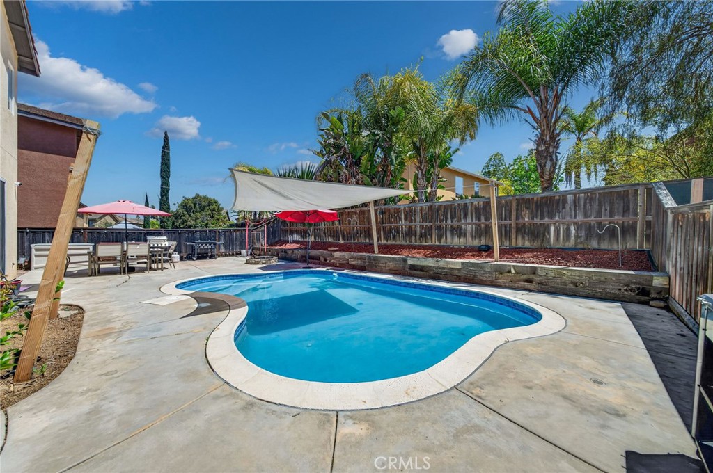 31619 Rosales Avenue