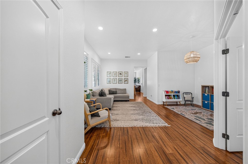 30518 N Gate