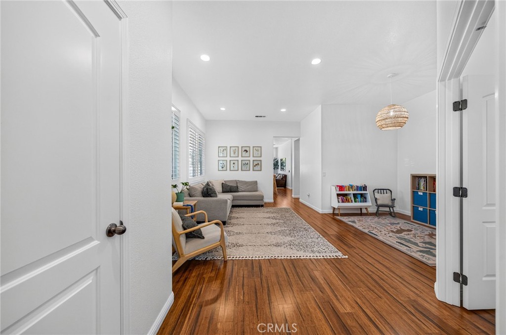 30518 N Gate