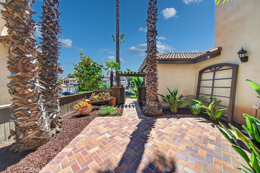 43683 Altamura Court