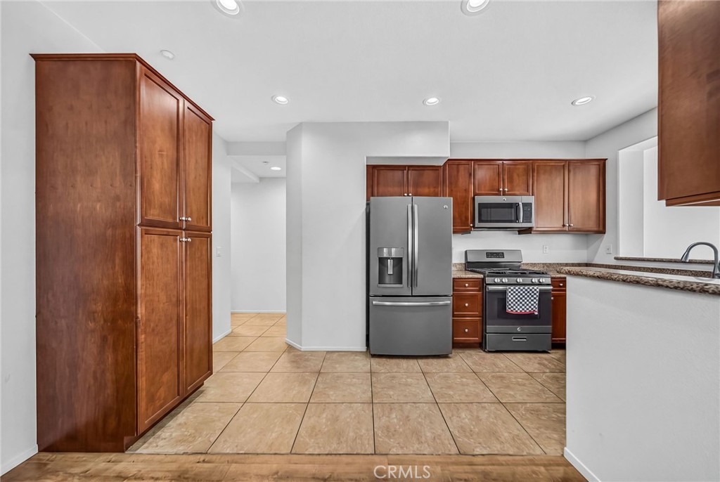 27571 Darrington Avenue 2