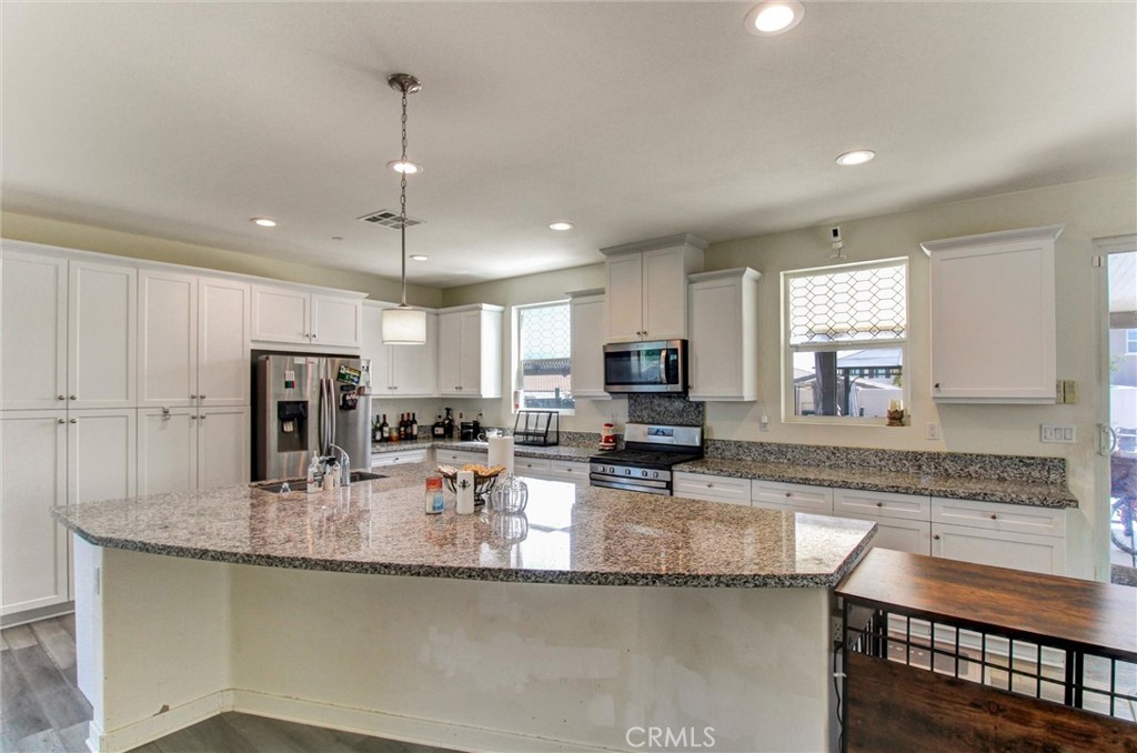31111 Petal