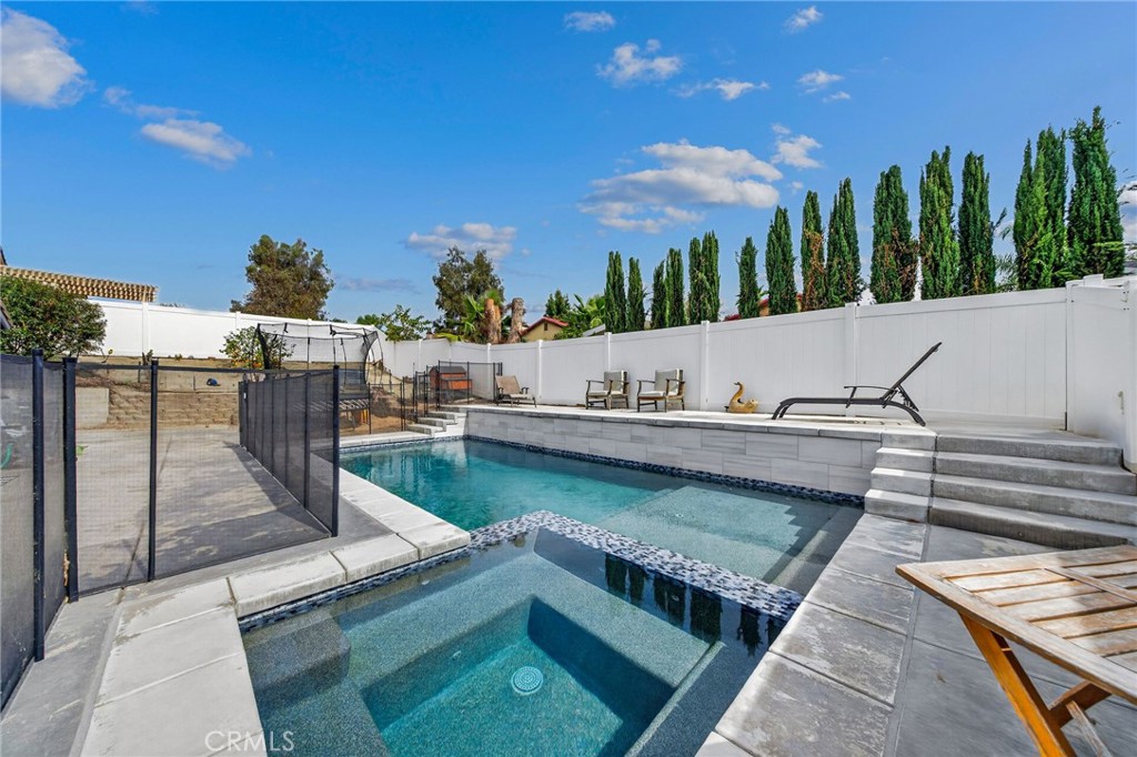 25992 Country Walk Lane
