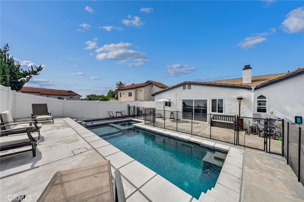 25992 Country Walk Lane