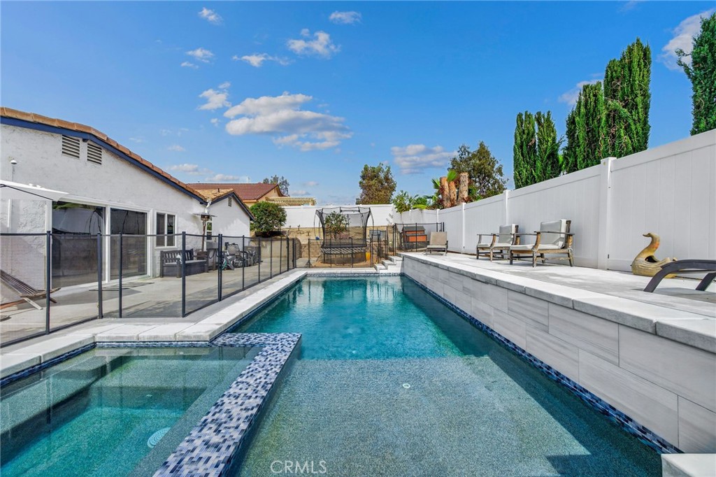 25992 Country Walk Lane