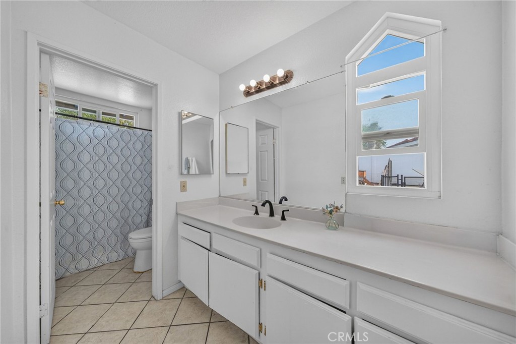 25992 Country Walk Lane