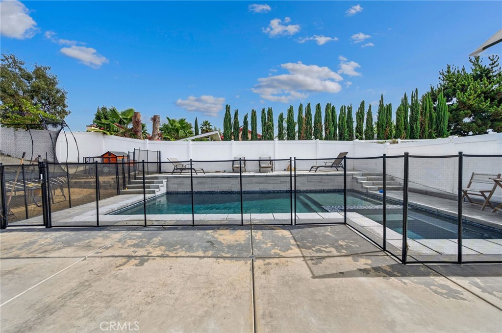 25992 Country Walk Lane