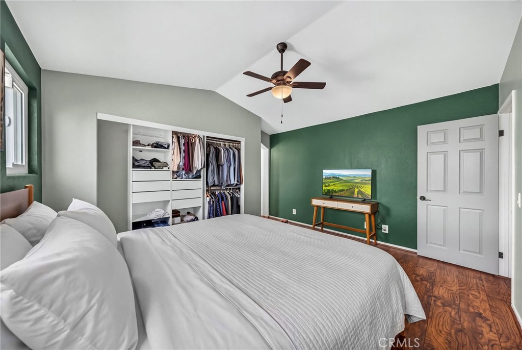 25992 Country Walk Lane