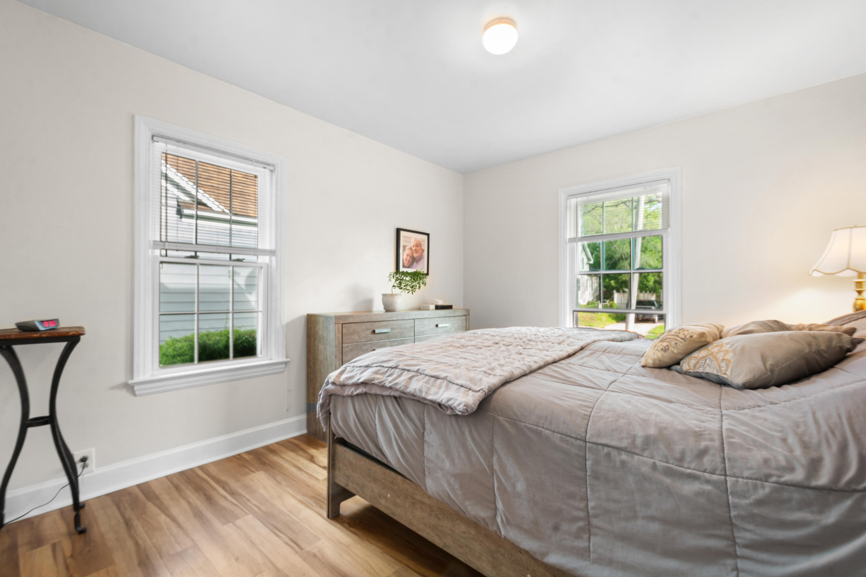 969 W Southern Avenue