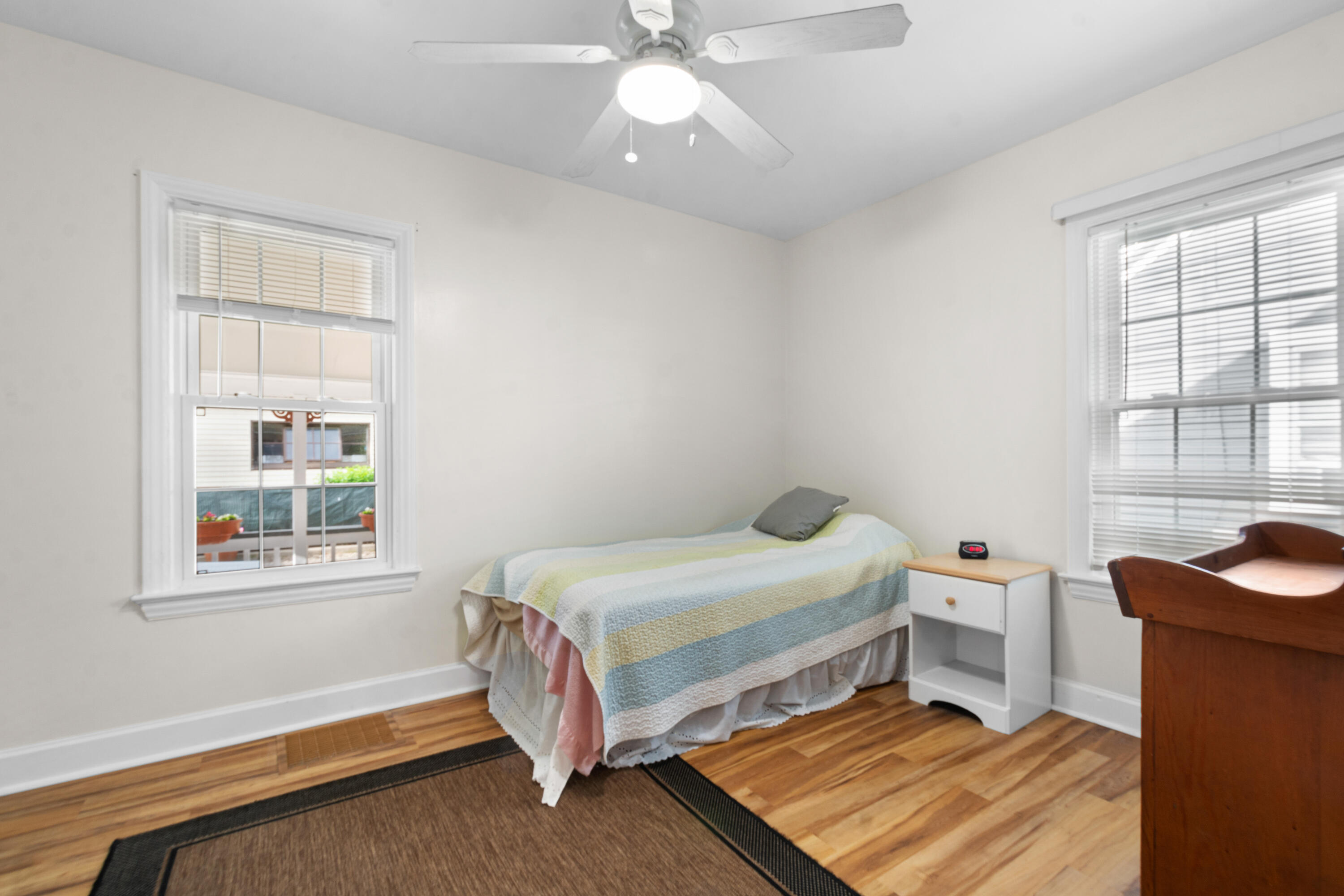 969 W Southern Avenue