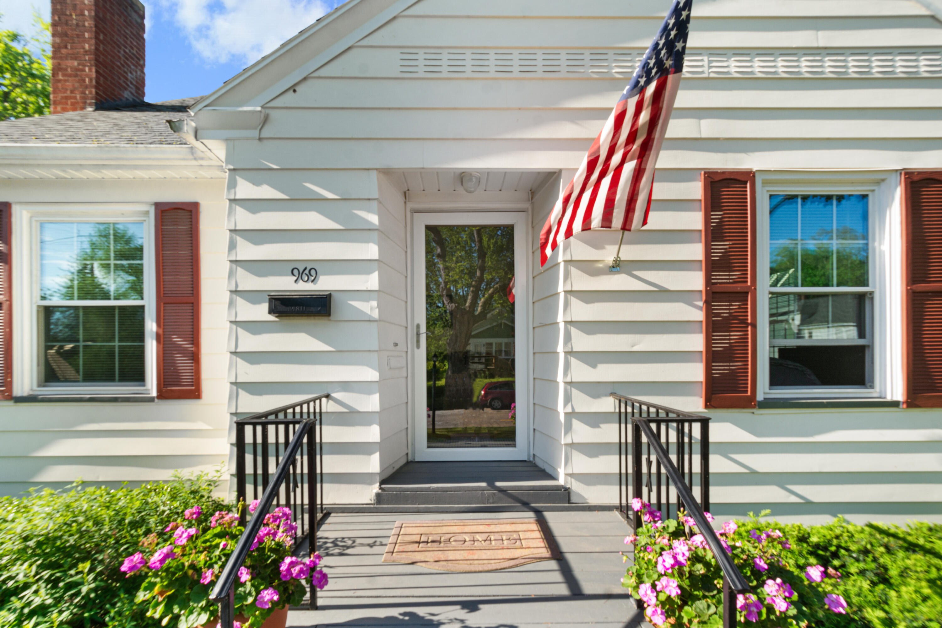 969 W Southern Avenue