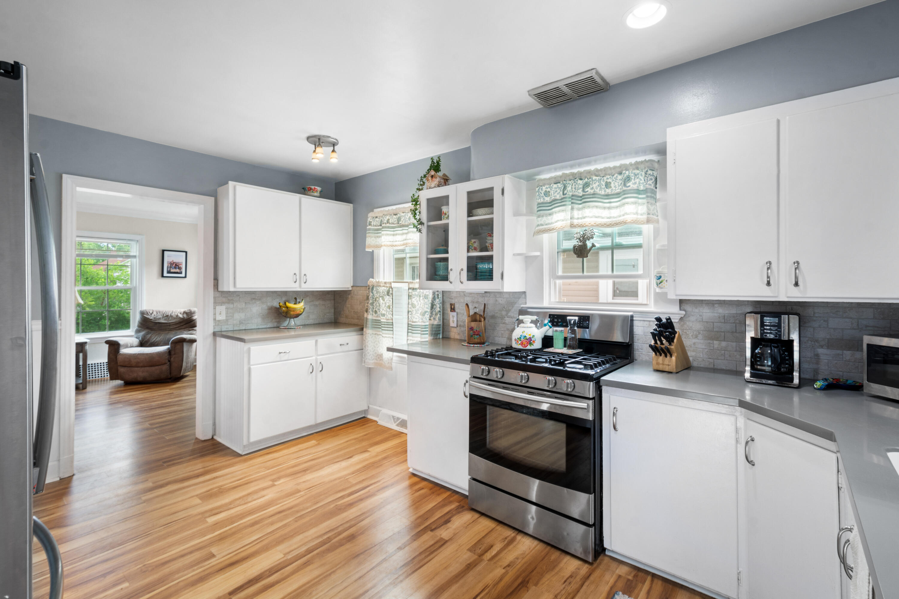 969 W Southern Avenue