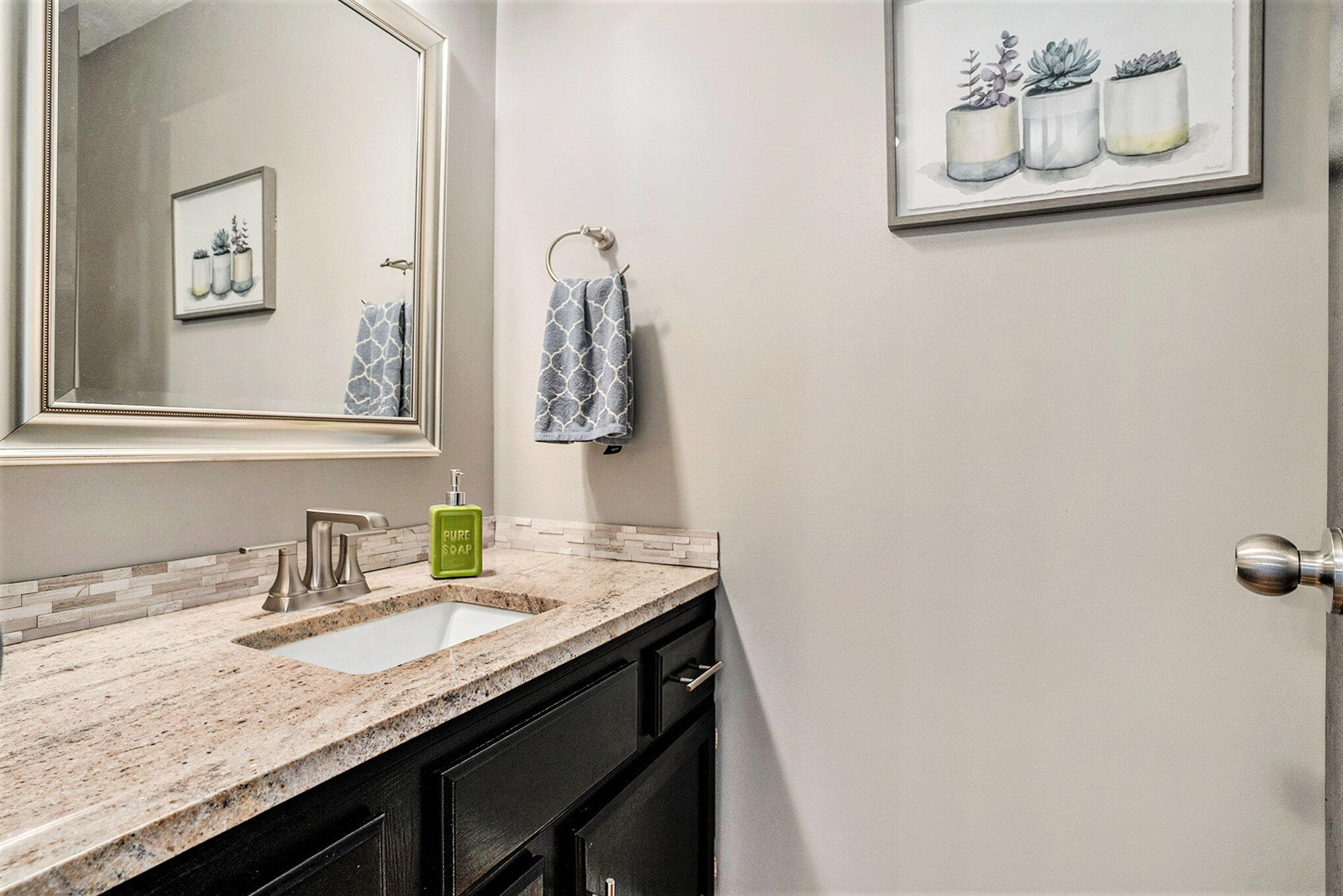 1244 N Robinhood Drive