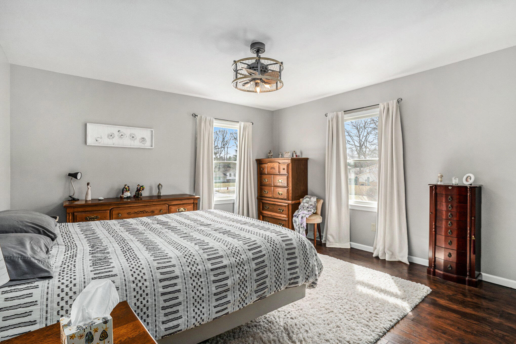 1244 N Robinhood Drive