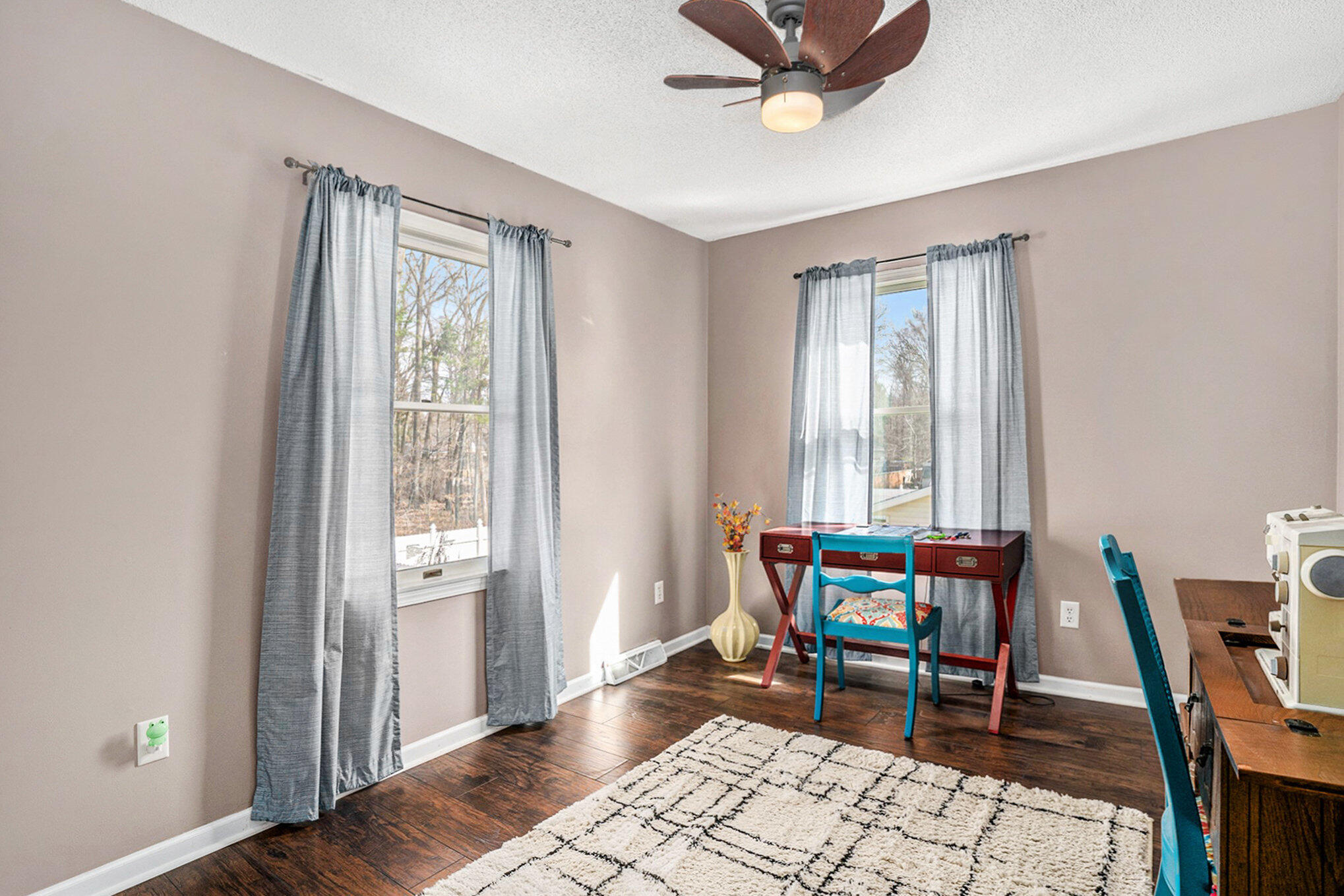 1244 N Robinhood Drive