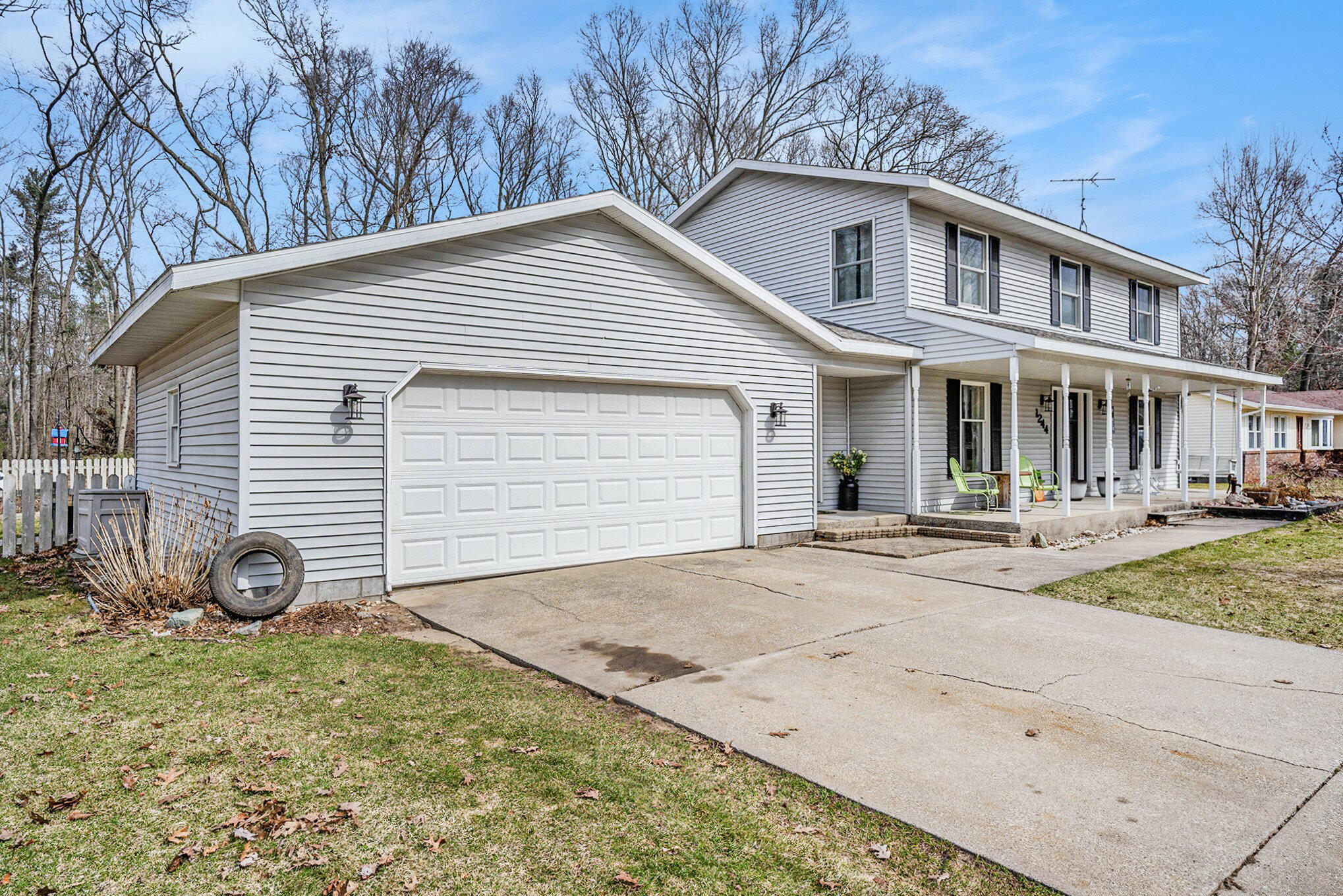 1244 N Robinhood Drive