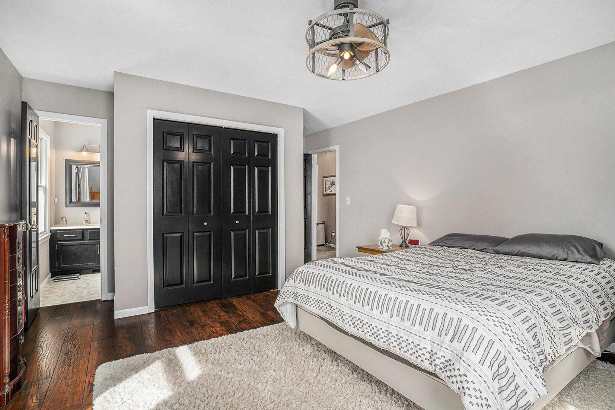 1244 N Robinhood Drive