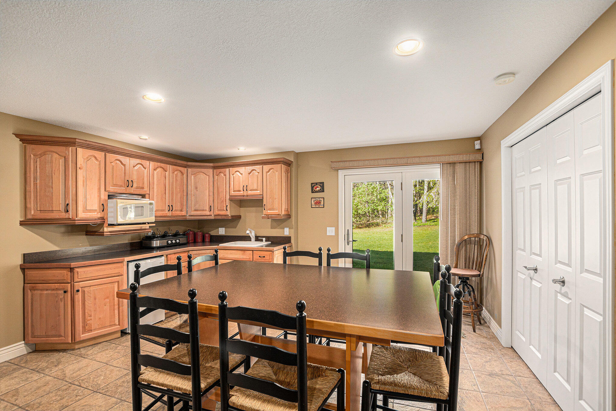 999 Holton Whitehall Road