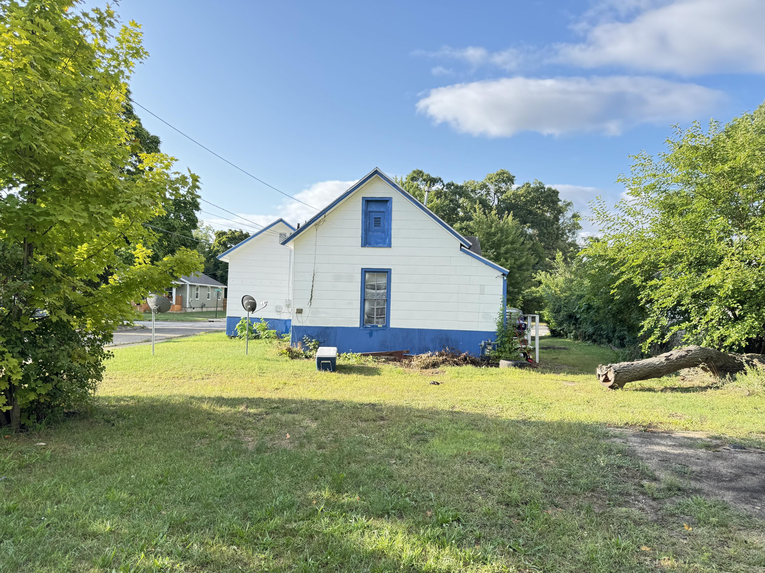 590 Catherine Avenue