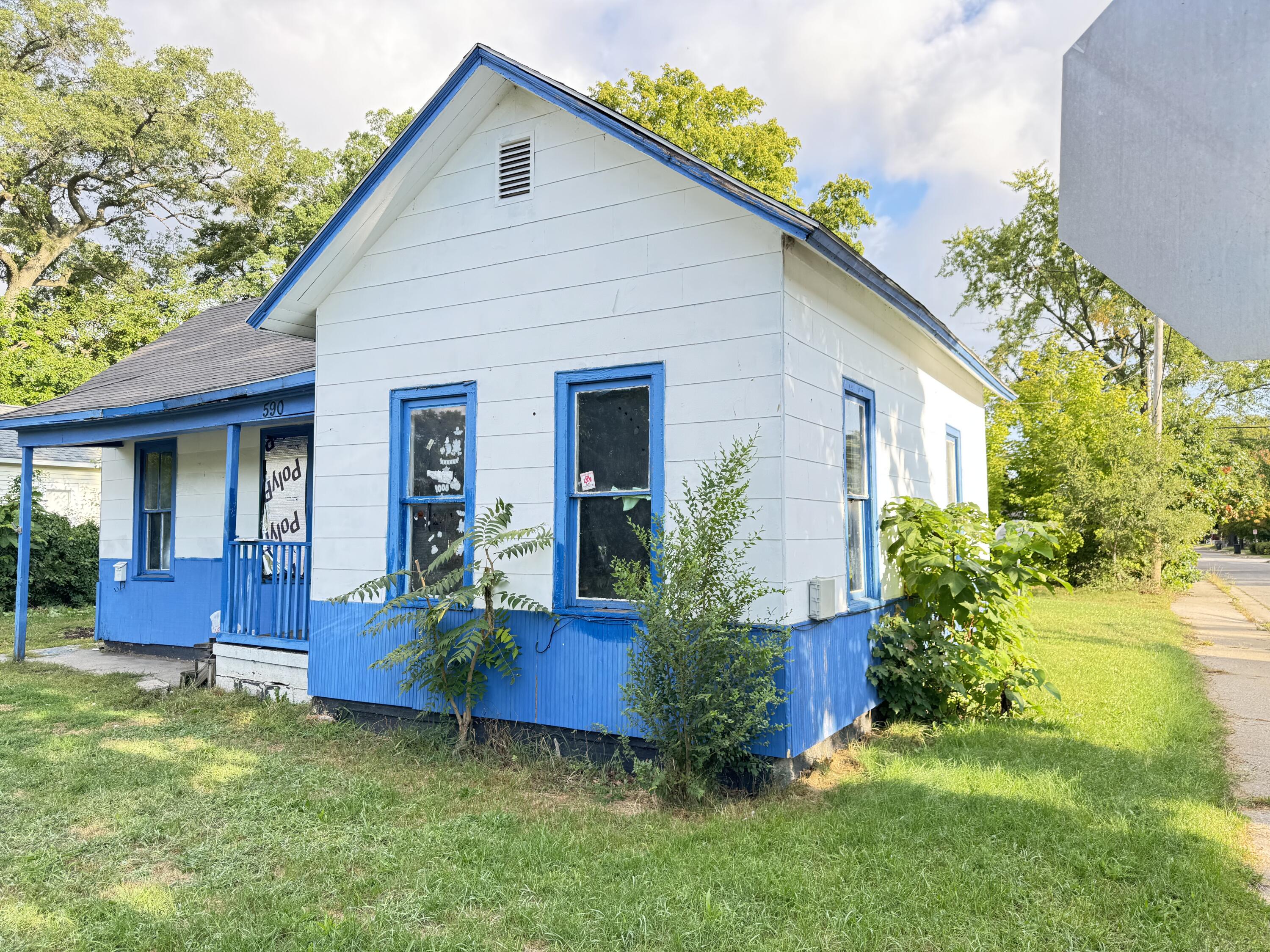 590 Catherine Avenue