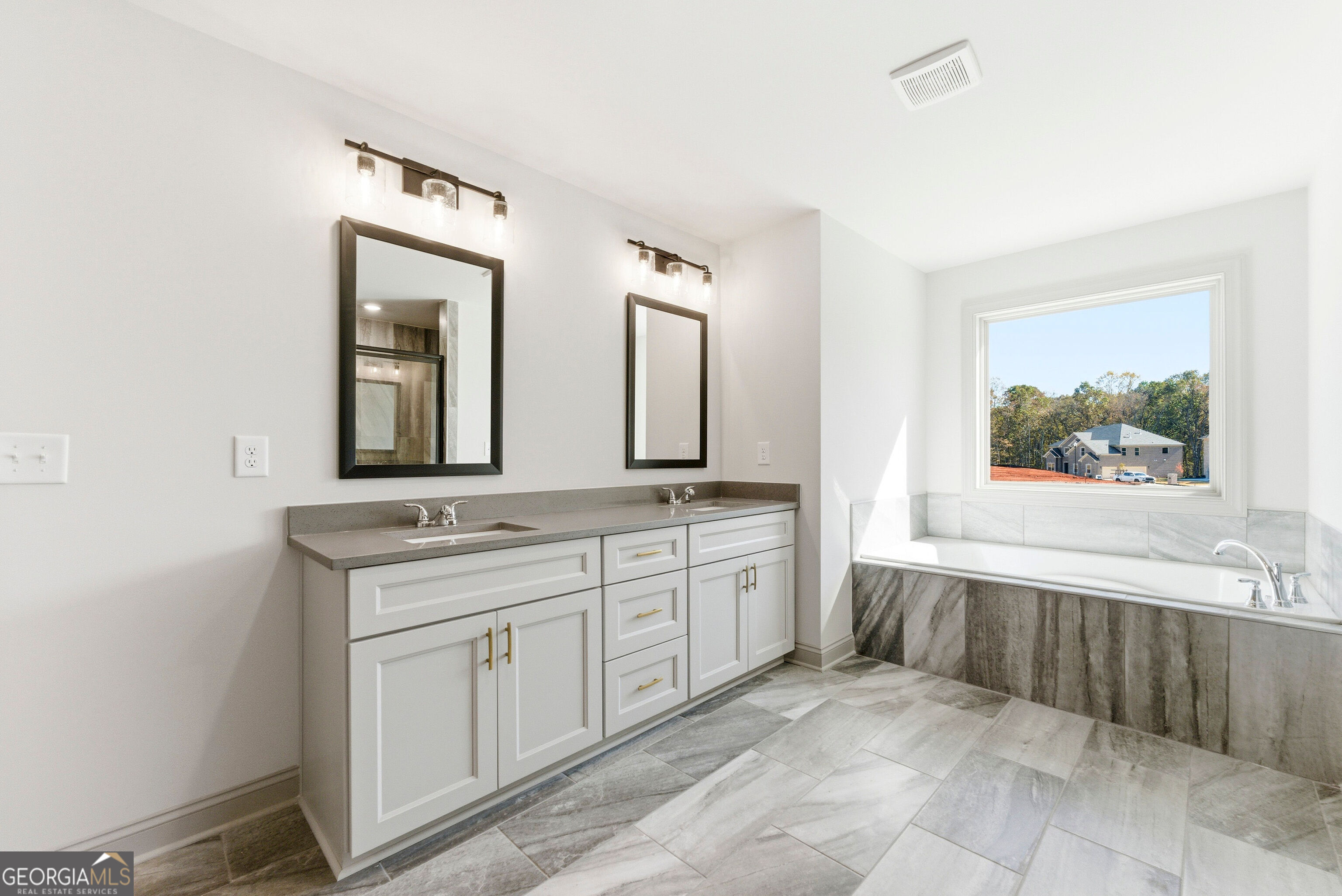 2568 SW Oneil Road # 4