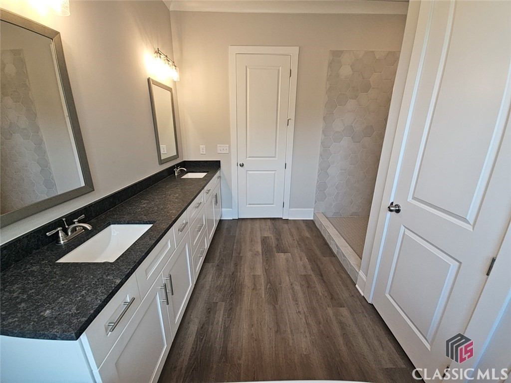 1724 Silo Bend 36 / F5