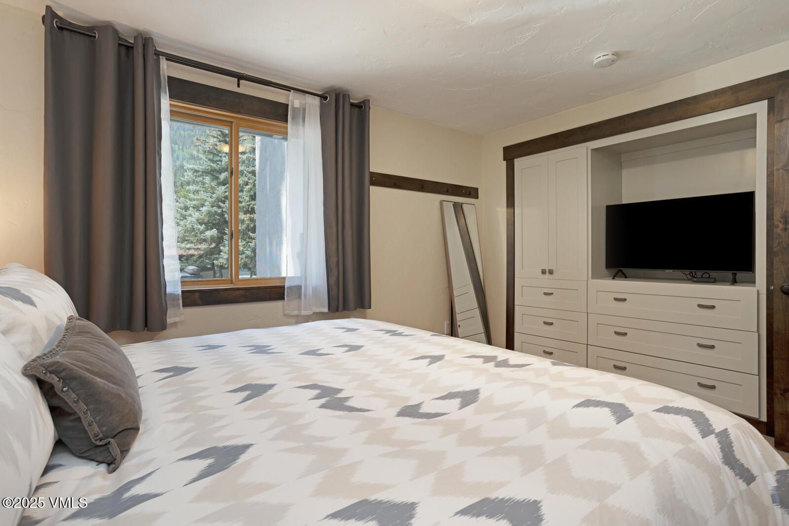 4640 Vail Racquet Club Drive Unit: 8