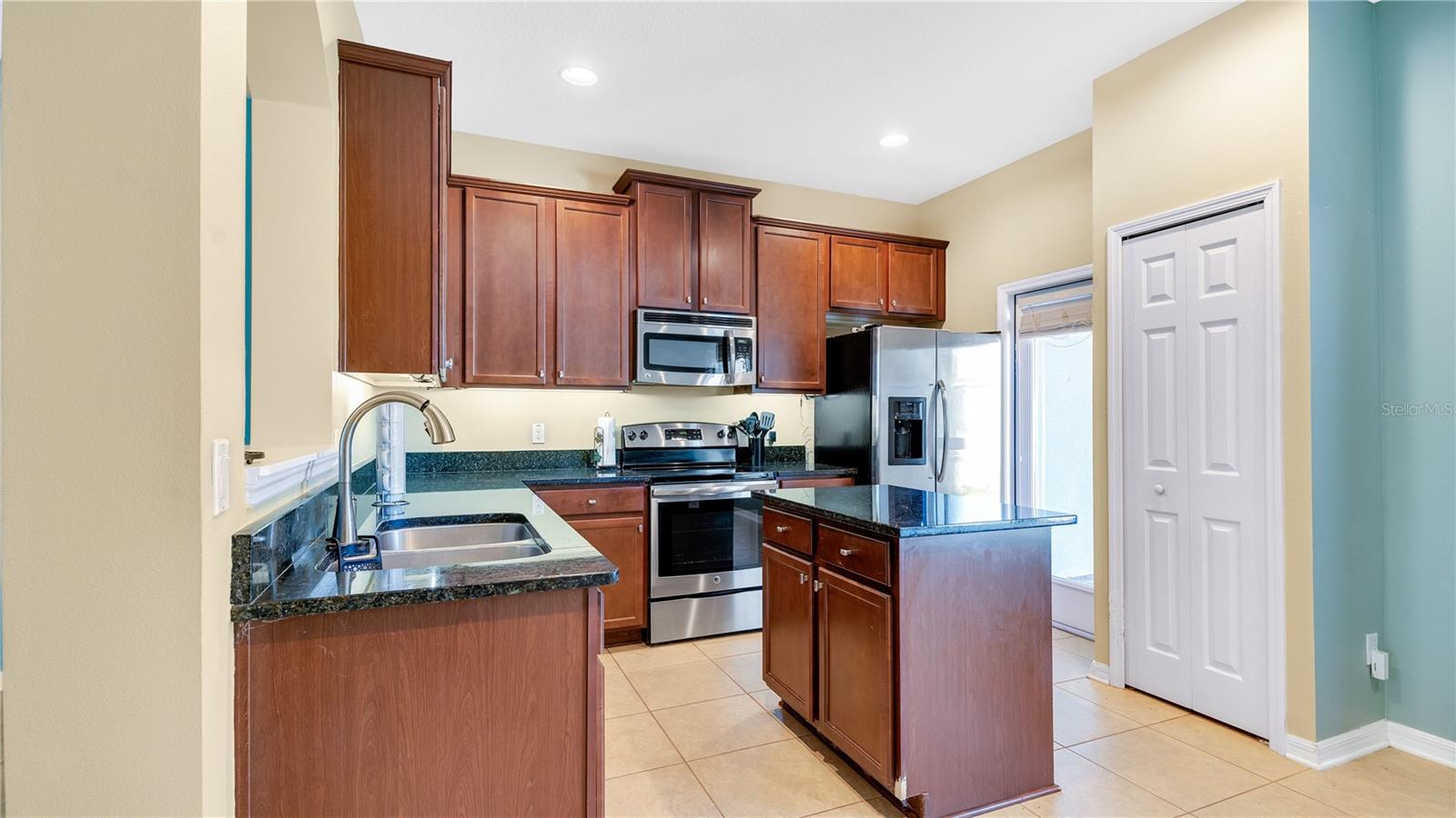 514 RAINBOW SPRINGS LOOP