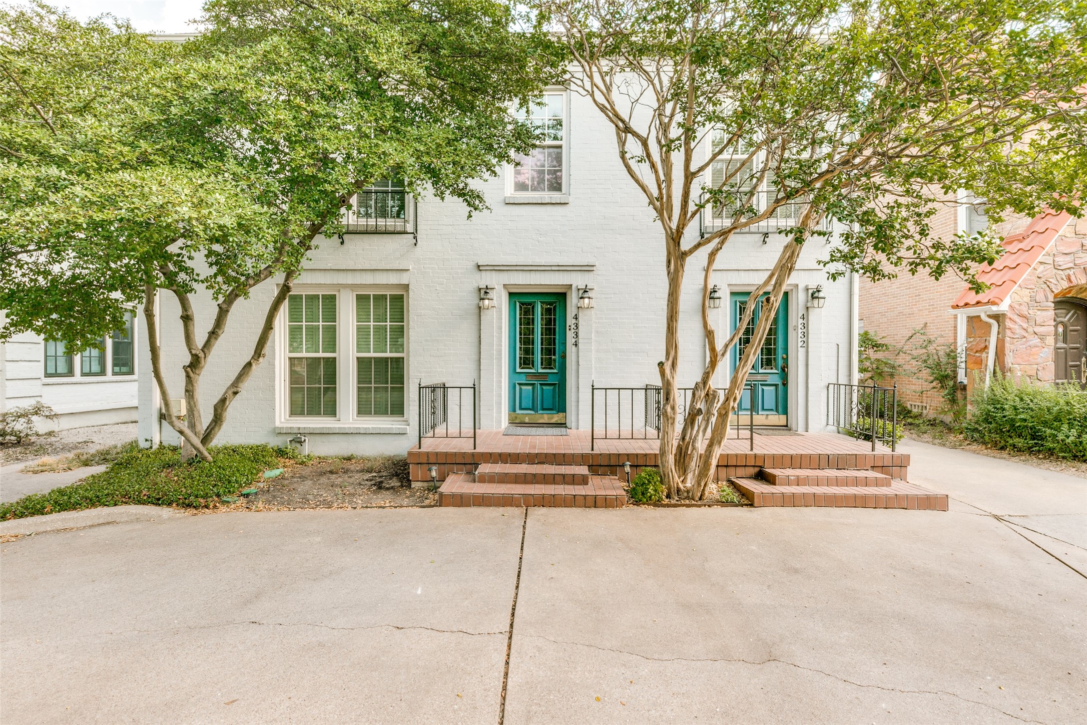 4334 University Boulevard