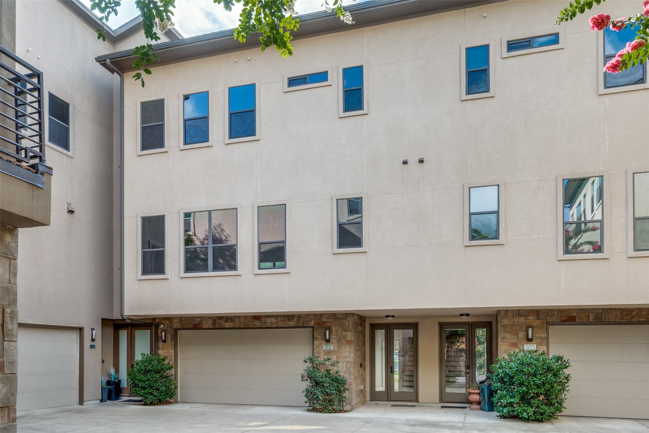 1717 Annex Avenue 202