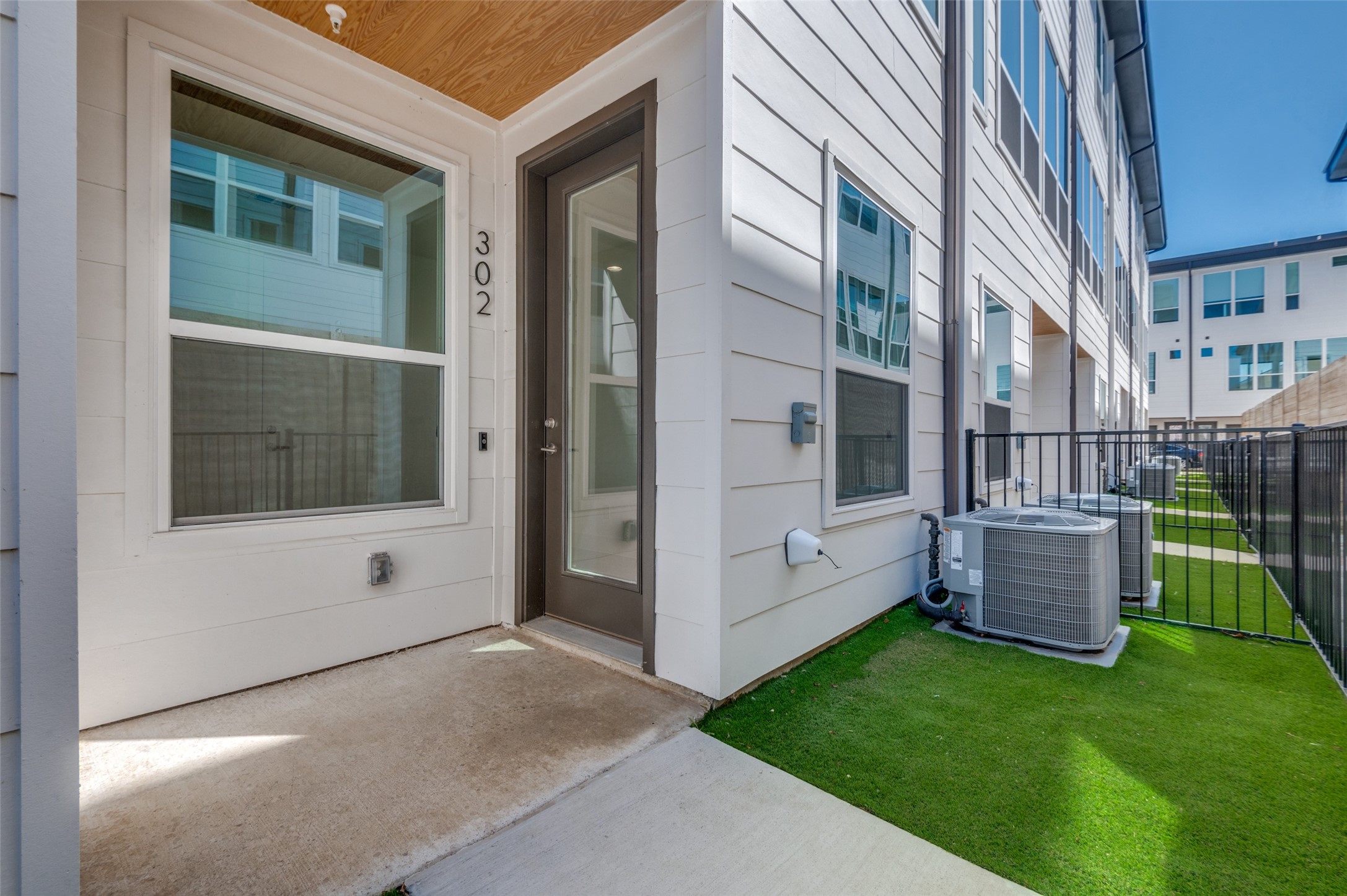 4718 Bryan Street 302