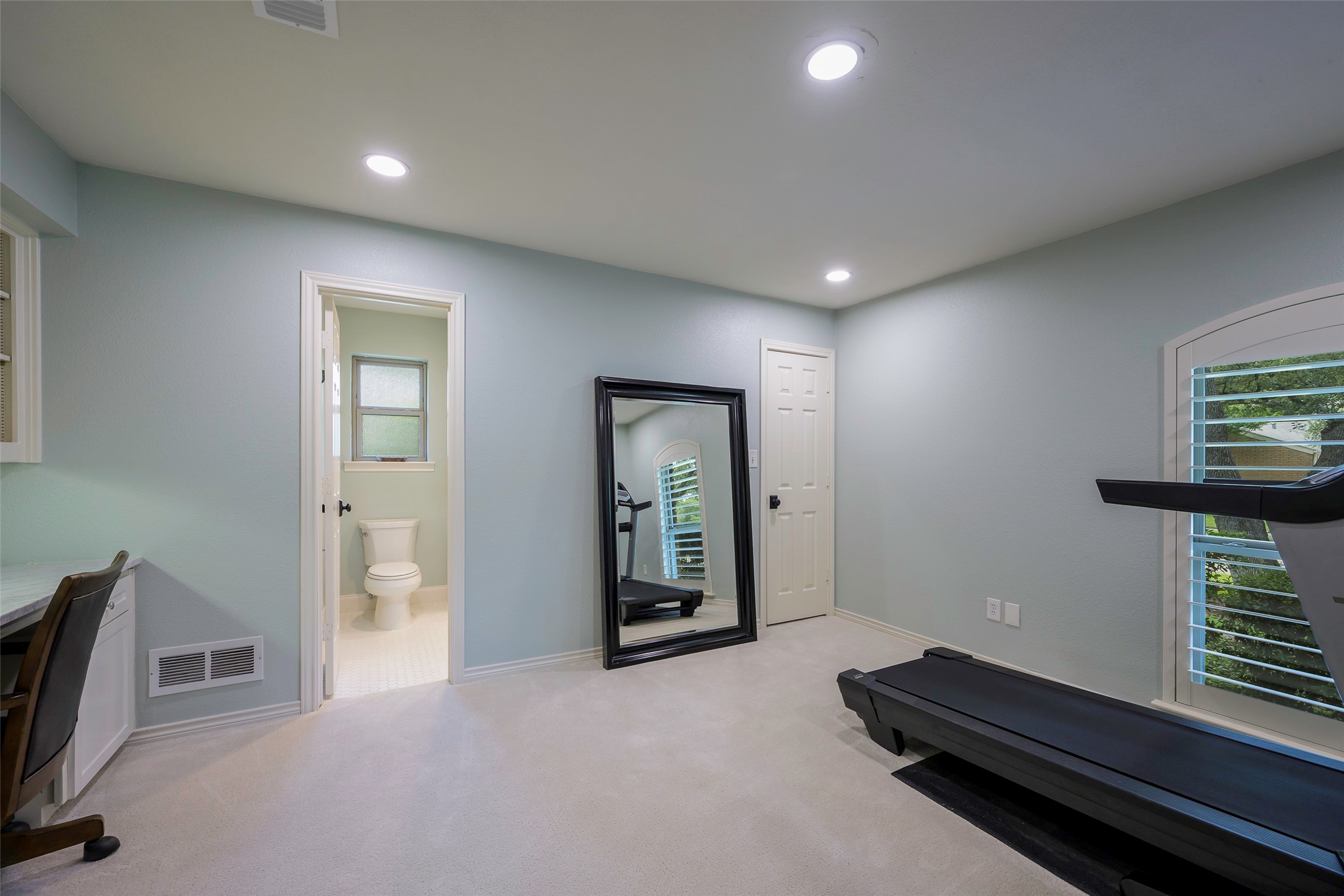 2304 Wing Point Lane