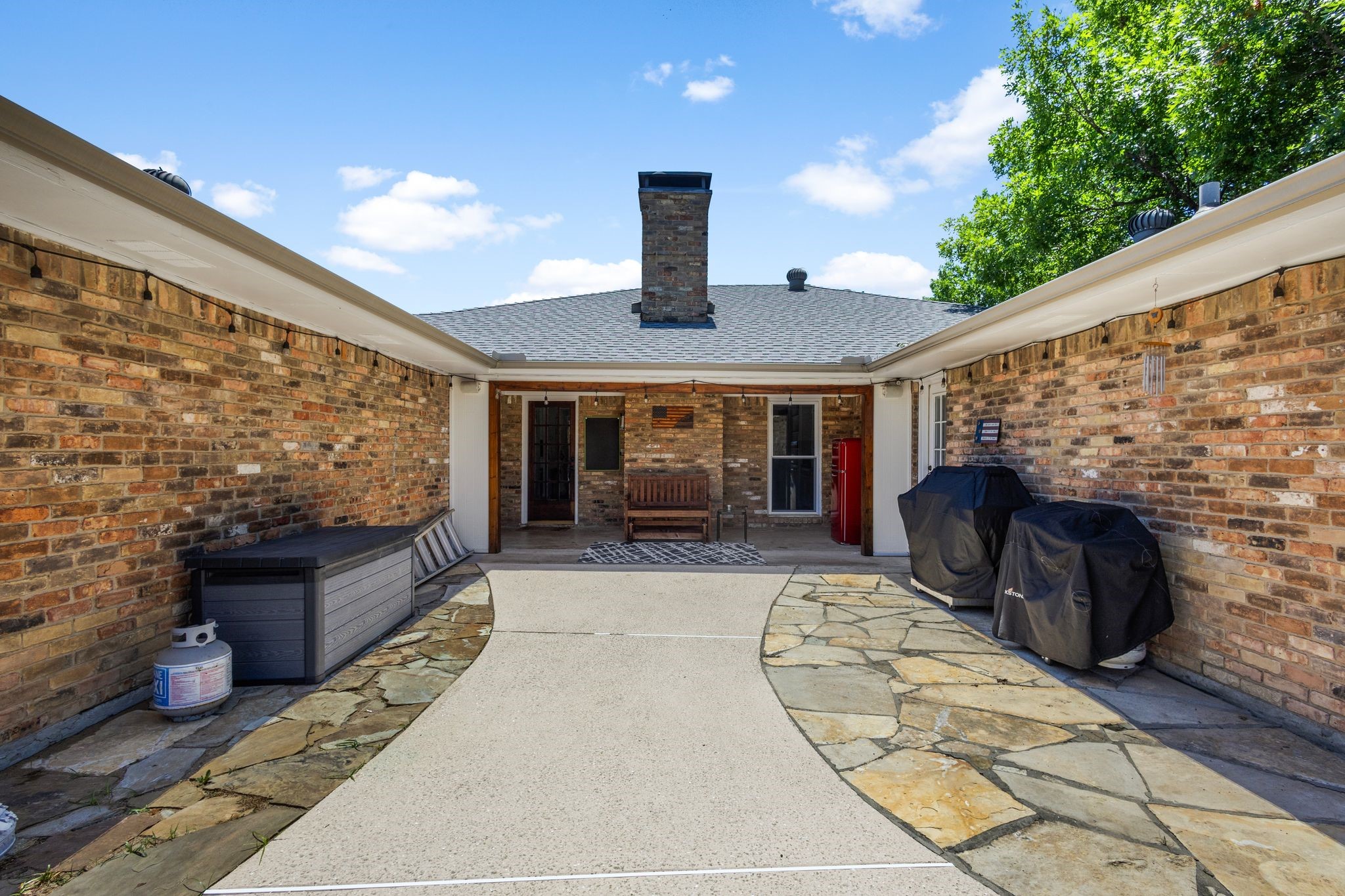 3213 Kingsbridge Drive