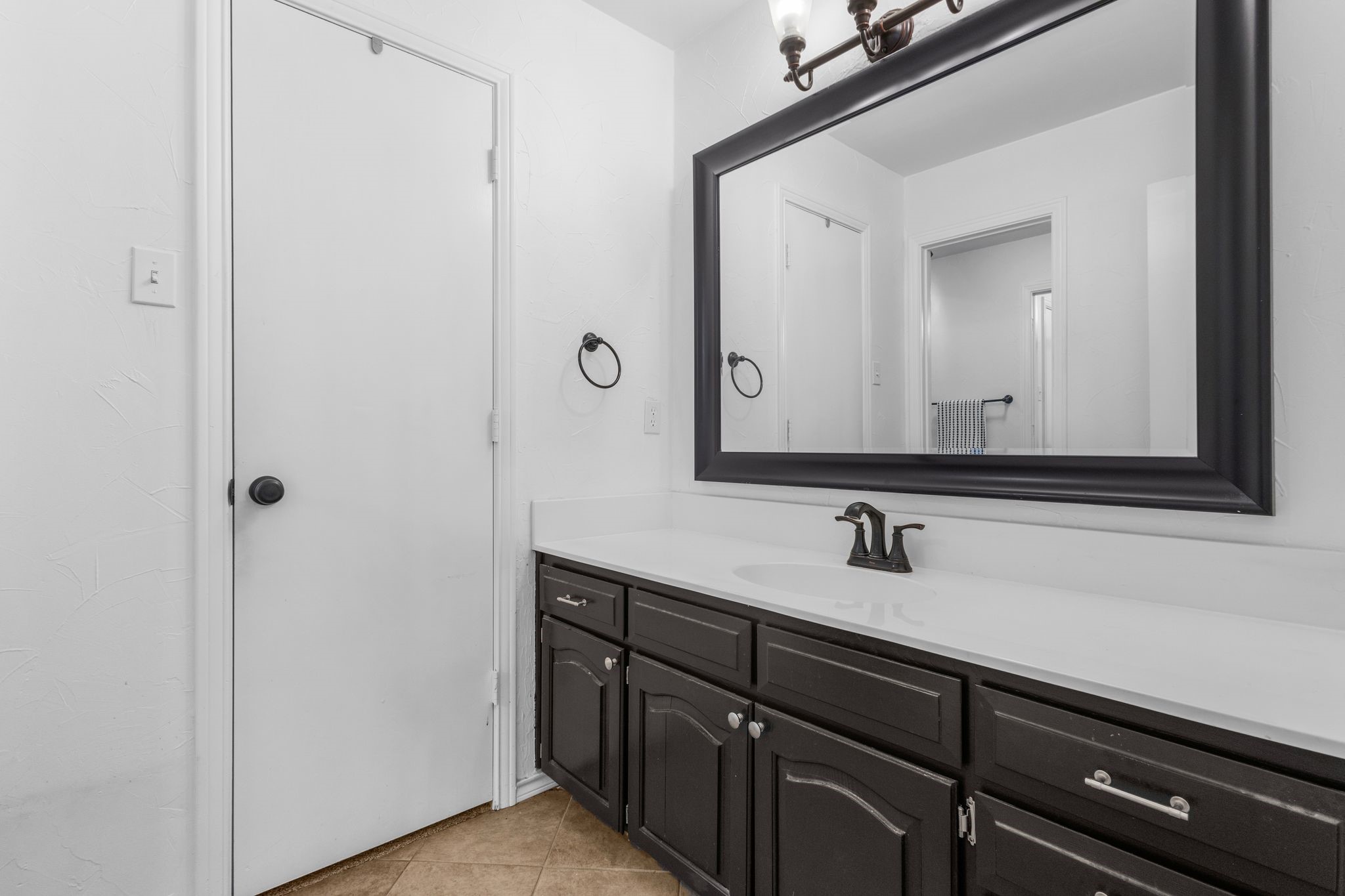 3213 Kingsbridge Drive