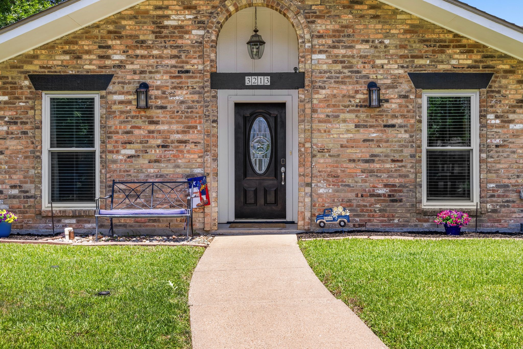 3213 Kingsbridge Drive