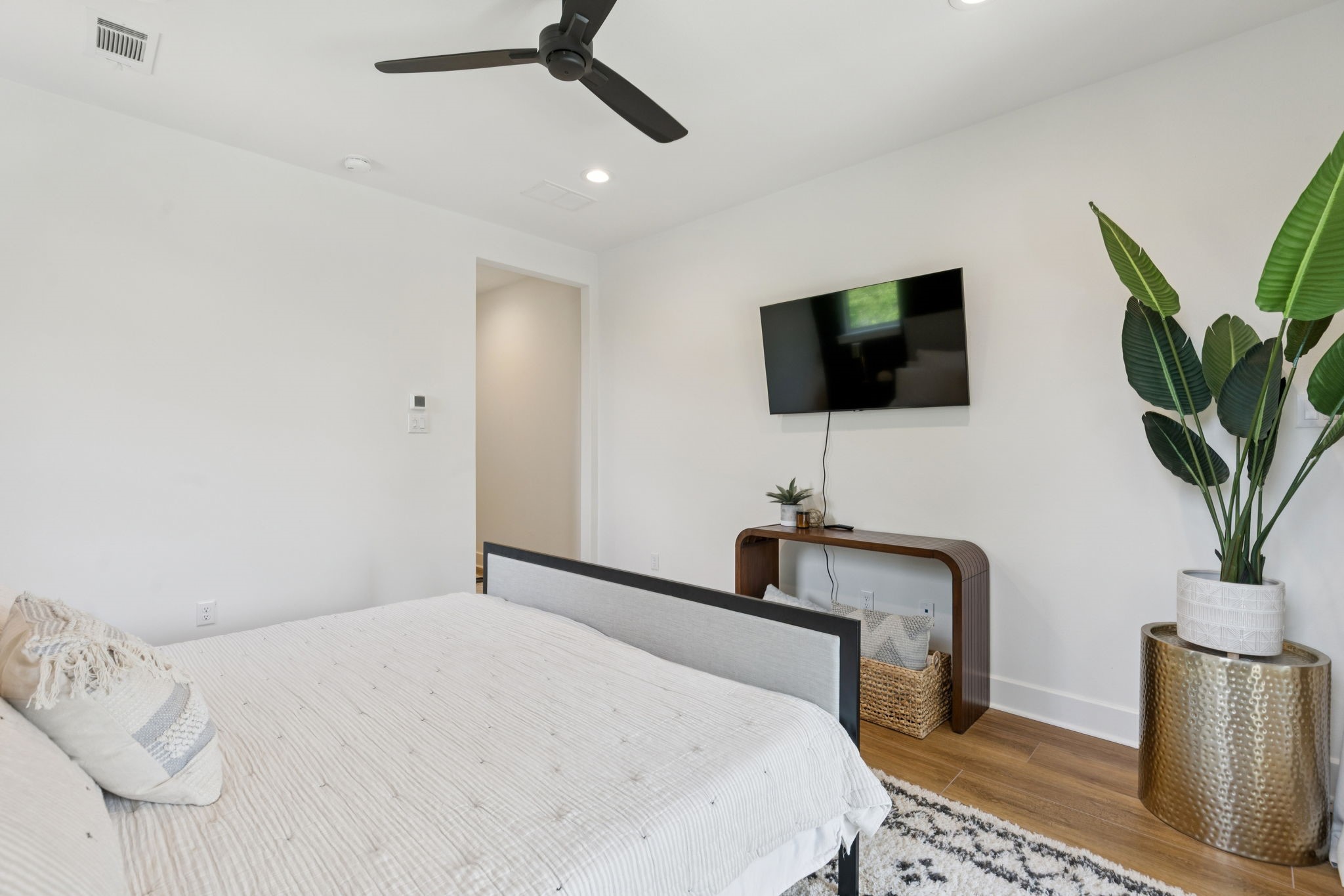 5627 Santa Fe Avenue