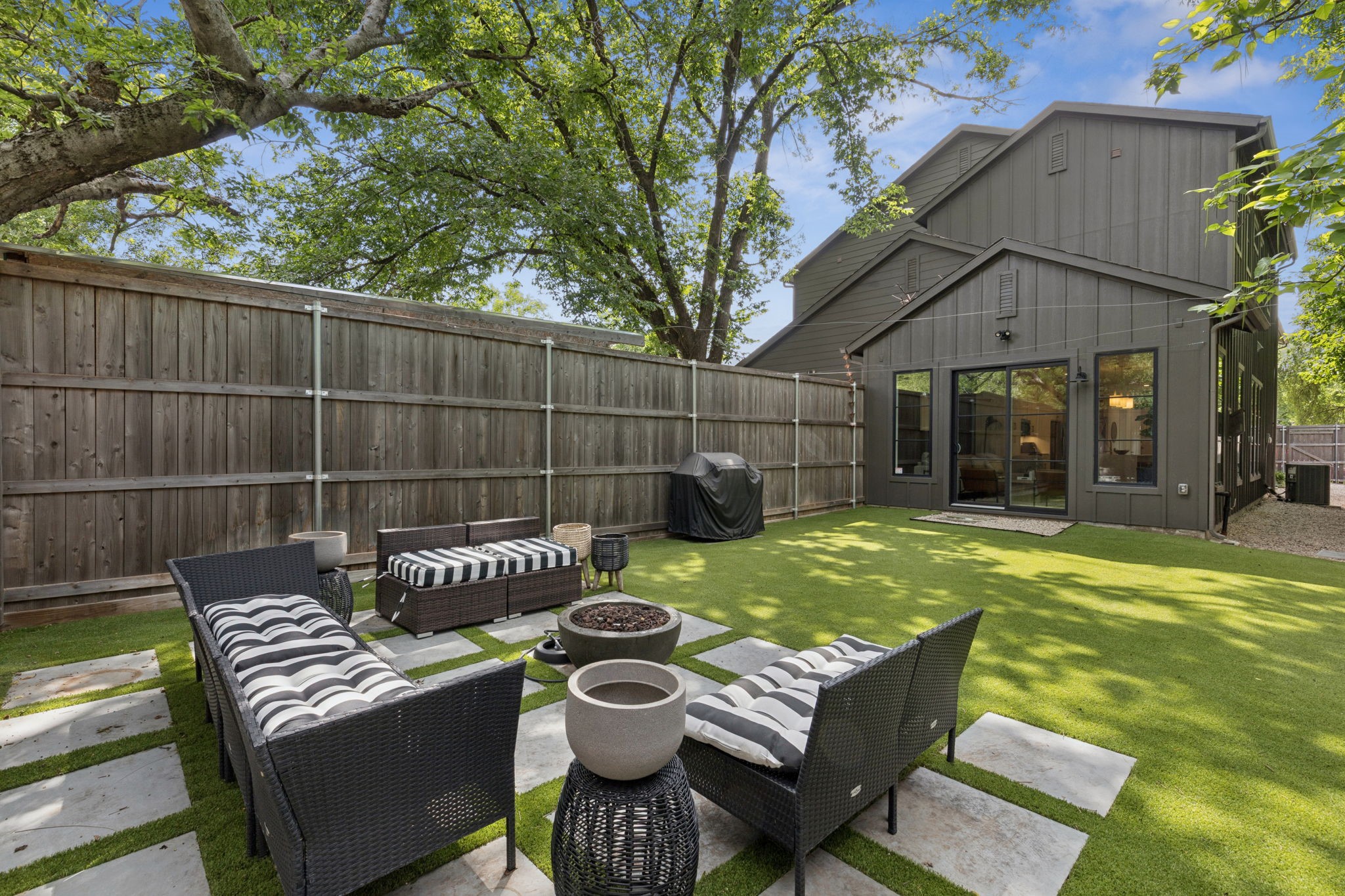 5627 Santa Fe Avenue