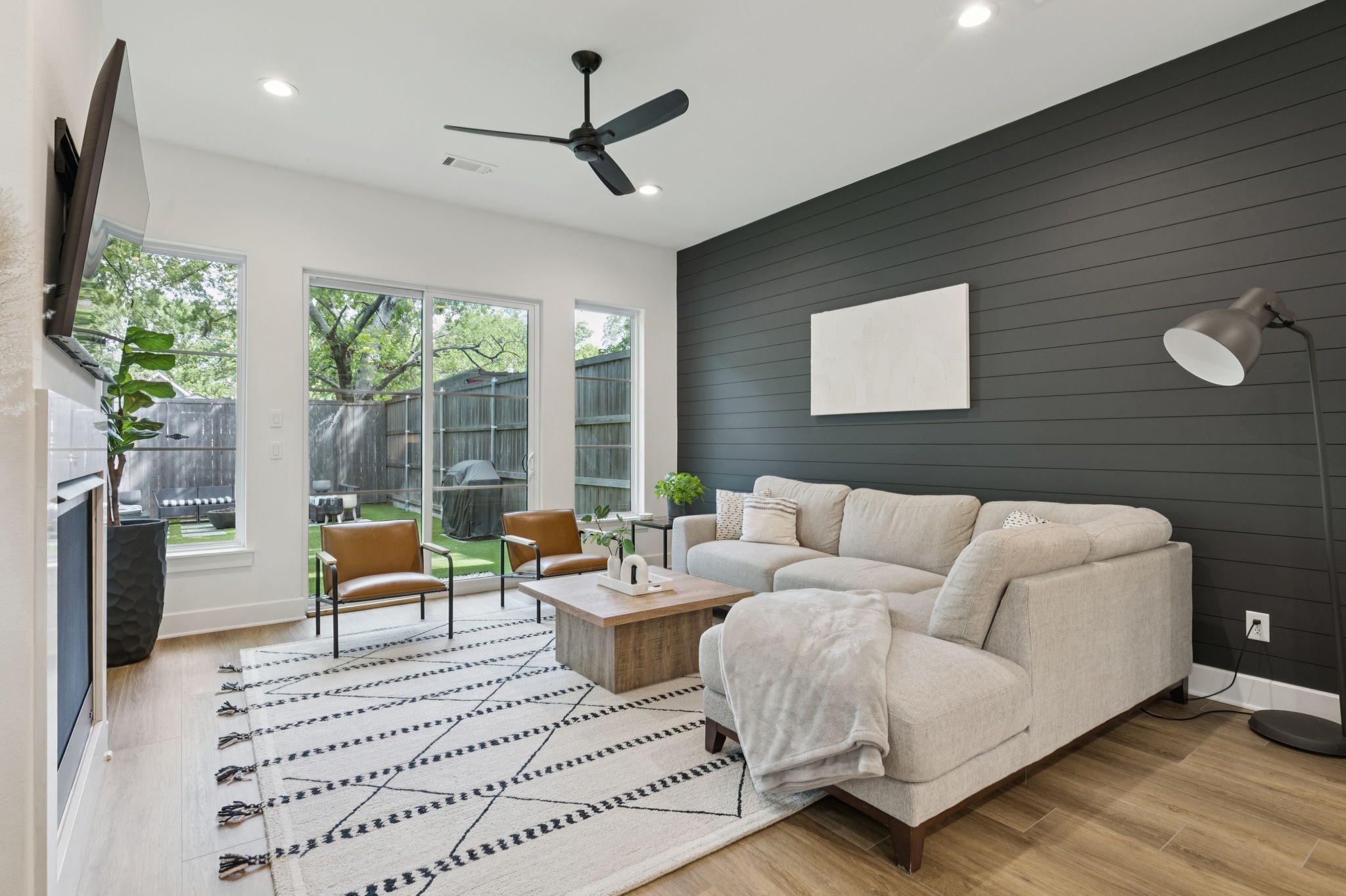 5627 Santa Fe Avenue